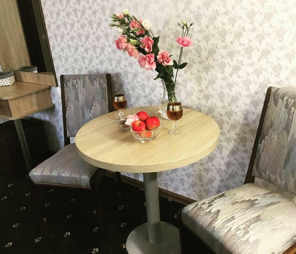 Rioro Hotel Мирхород Екстериор снимка