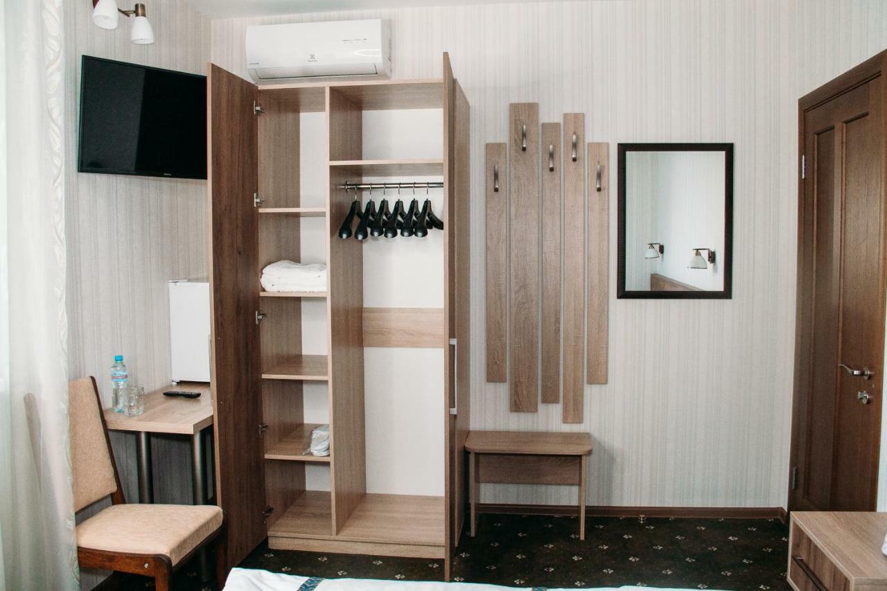 Rioro Hotel Мирхород Екстериор снимка