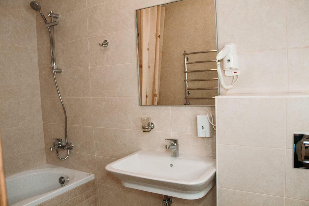 Rioro Hotel Мирхород Екстериор снимка