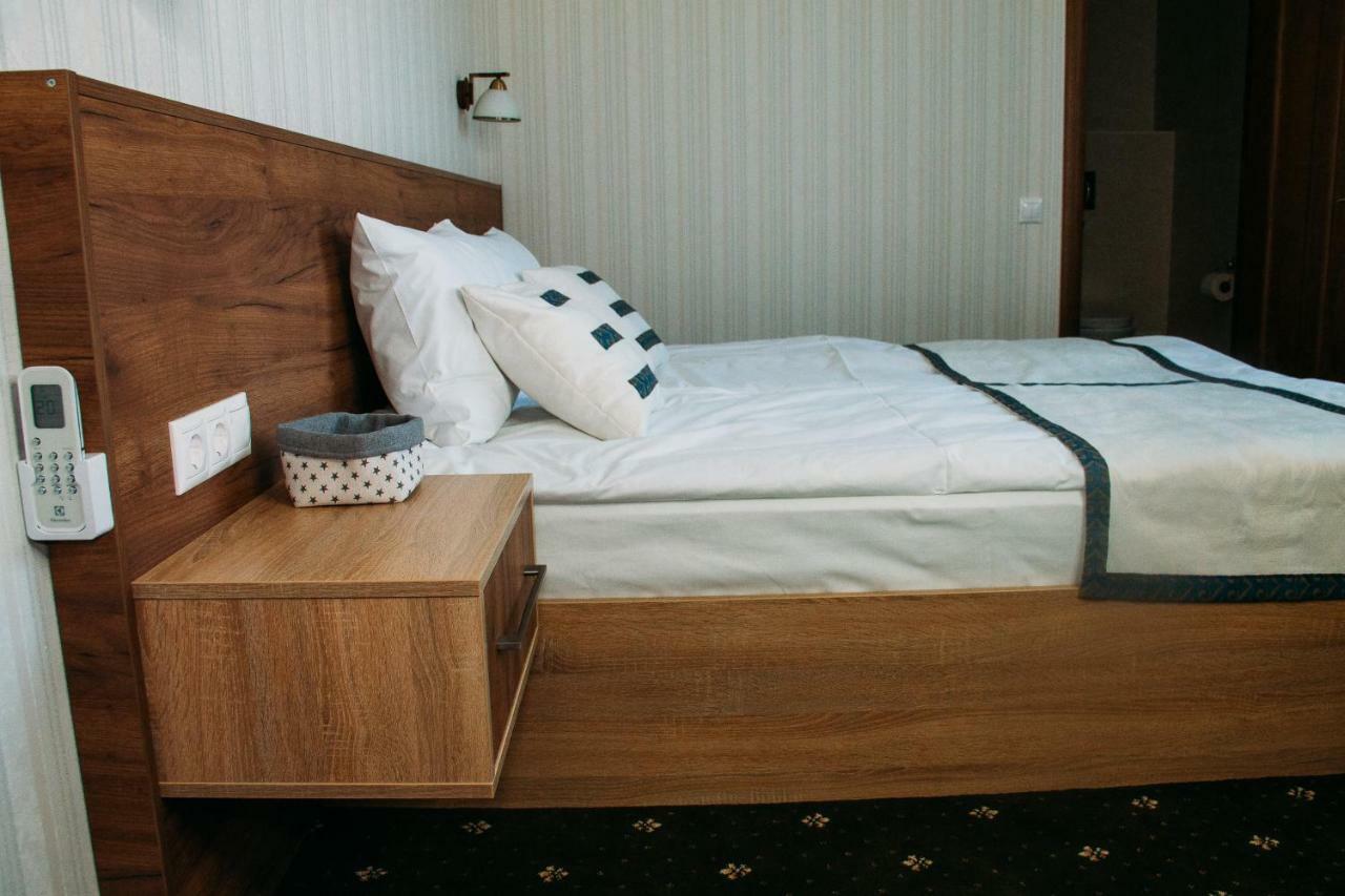 Rioro Hotel Мирхород Екстериор снимка