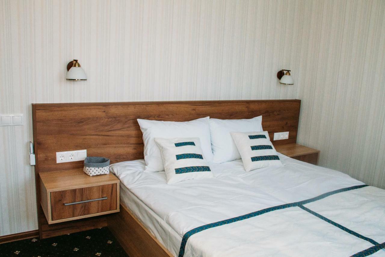 Rioro Hotel Мирхород Екстериор снимка