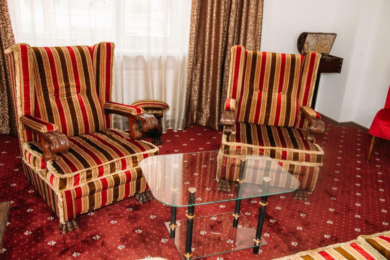 Rioro Hotel Мирхород Екстериор снимка