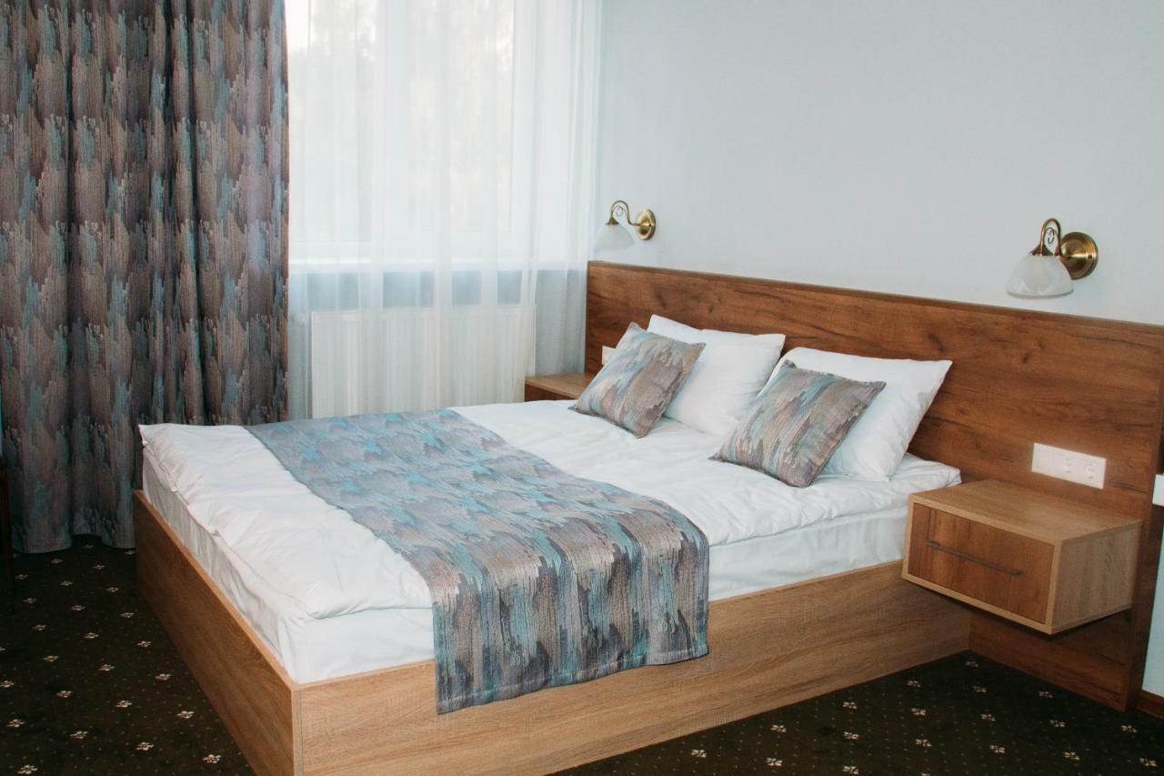 Rioro Hotel Мирхород Екстериор снимка