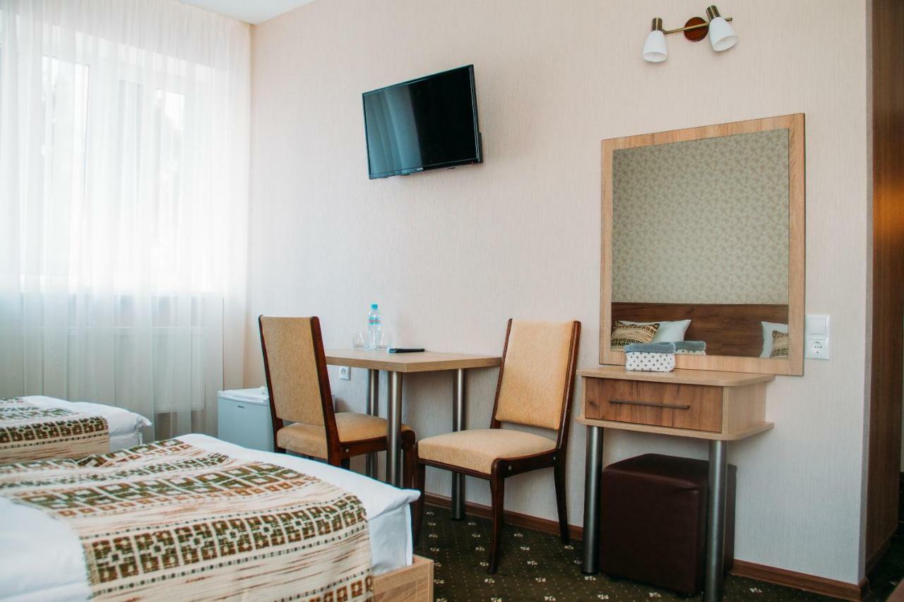 Rioro Hotel Мирхород Екстериор снимка