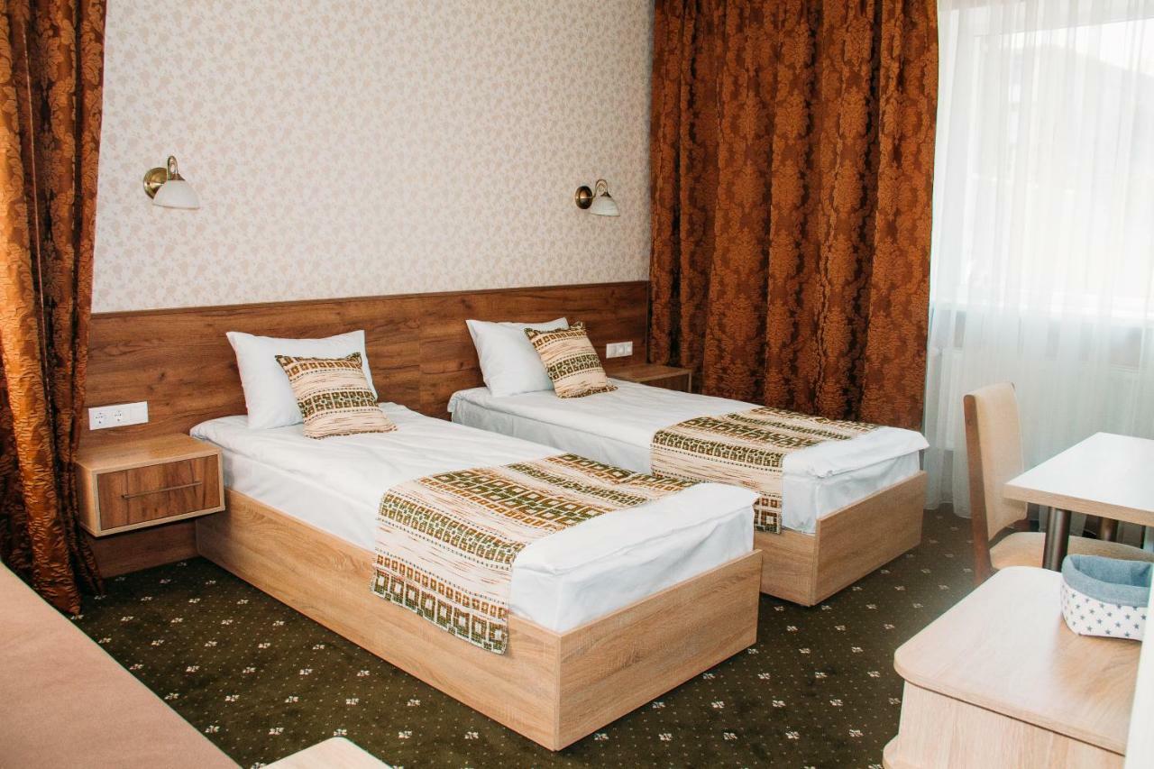 Rioro Hotel Мирхород Екстериор снимка