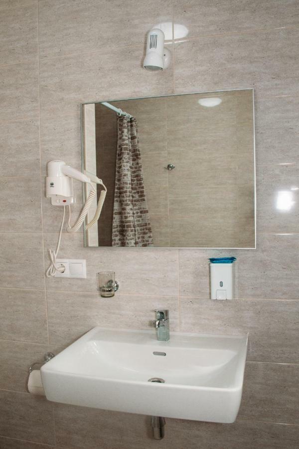 Rioro Hotel Мирхород Екстериор снимка