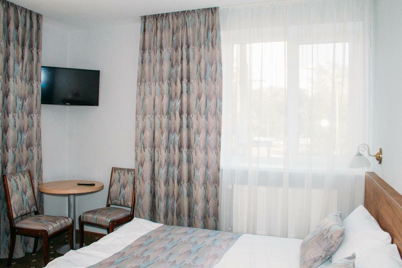 Rioro Hotel Мирхород Екстериор снимка