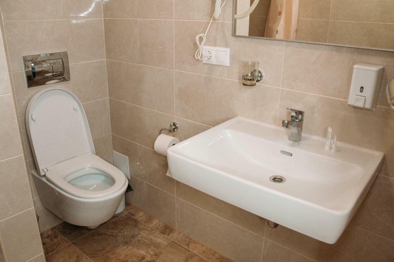 Rioro Hotel Мирхород Екстериор снимка