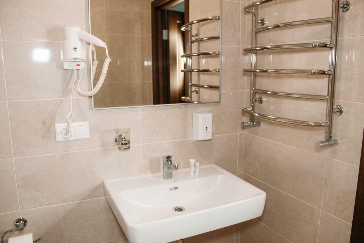 Rioro Hotel Мирхород Екстериор снимка